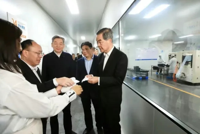 全国政协副主席梁振英率调研组莅临崇左理文调研，肯定智能智造与绿色低碳发展成果