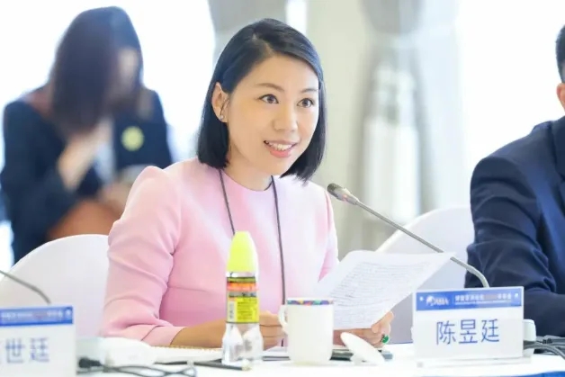 金鹰集团执行董事陈昱廷应邀出席博鳌亚洲论坛华商领袖与华人智库圆桌会议并做发言